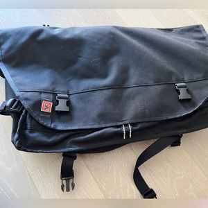 BERLIN MESSENGER BAG used